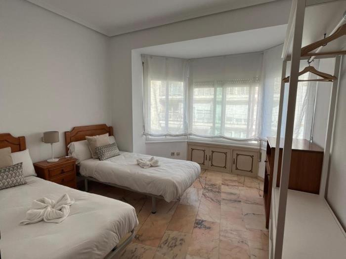 Amplitud, Comodidad Y Luz En El Centro De Sevilla
